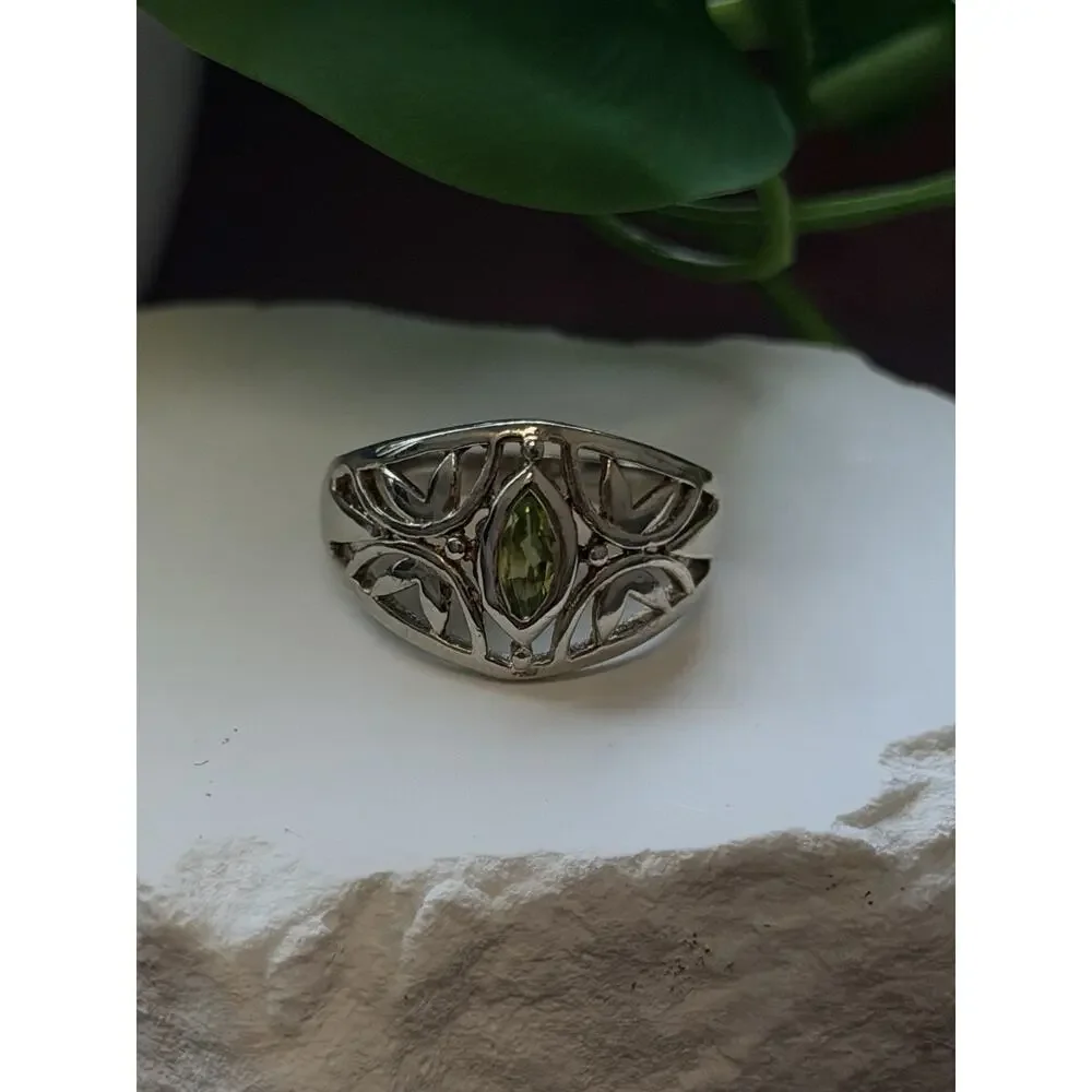 925 Sterling Silver Marquise Cut Peridot Art Nouveau Filigree Ring Size 8